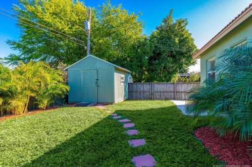 1131 Haleyberry Ave, Fort Pierce FL 34953-6832 exterior