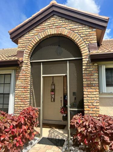 7399 Le Chalet Blvd, Boynton Beach, FL 33472-5037