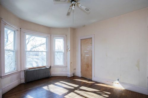 184 Chelsea St, Boston MA exterior