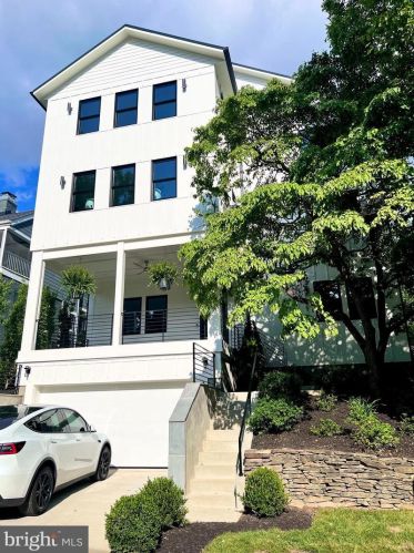 4913 Sherier Pl, Washington DC  20016-3319 exterior