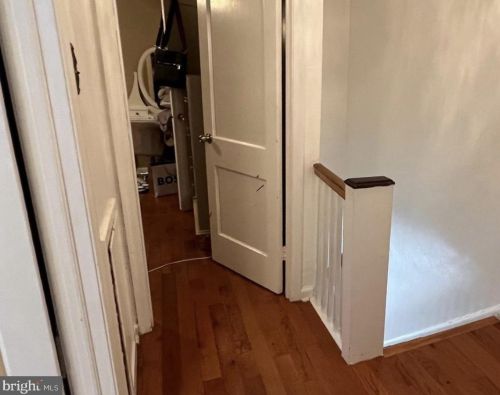 823 Longshore Ave, Philadelphia PA  19111-4422 exterior