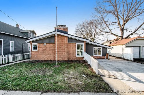 1647 Godfrey Ave, Wyoming, MI