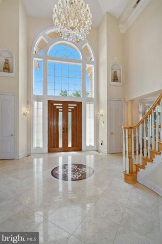 12705 Greenbriar Rd, Rockville MD 20854-6324 exterior