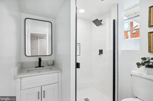 4963 12 St, Washington DC 20003-1414 exterior