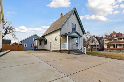 928 Bates St, Grand Rapids, MI 49506-2669