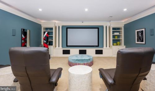 6421 Divine St, Mc Lean VA 22101-4702 exterior