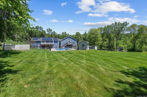 2 Justbrand Ln, Poughkeepsie, NY 12603-4529