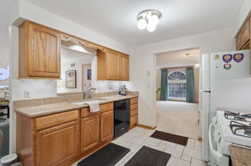 509 Newport Dr, Pittsburgh PA  15235-3228 exterior