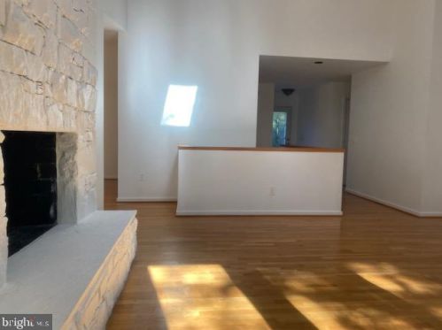 8108 Appalachian Ter, Rockville MD 20854-4050 exterior