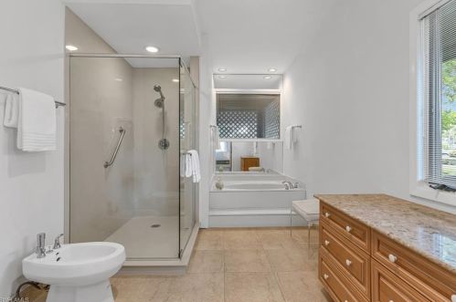 135 Edgemere Way, Naples FL 34105-7107 exterior