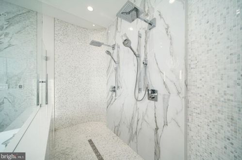 722 Broad St, Philadelphia PA 19146-3119 exterior