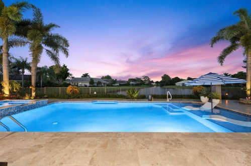 4803 Oak Cir, Boynton Beach FL 33436-5922 exterior