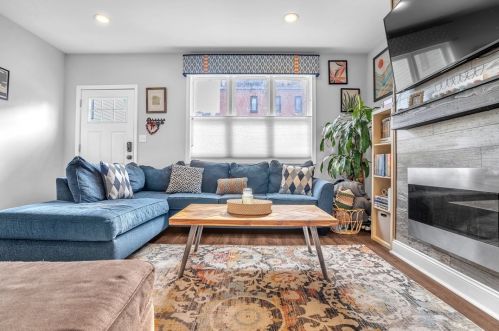 5225 Lotus Way, Pittsburgh PA  15201-2441 exterior