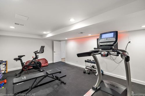 1174 Lakeside Dr, Bham MI 48009-1381 exterior