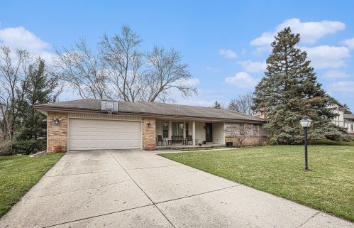 1666 Waterbury Dr, Grand Rapids MI  49508-6340 exterior