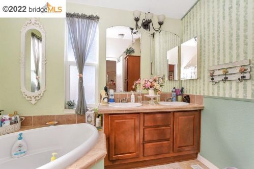 71 A St, Concord CA 94520-5304 exterior