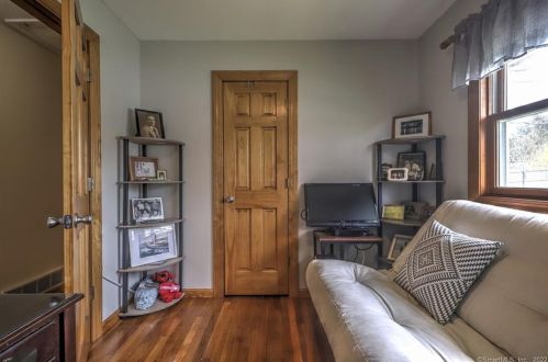 405 Rutland Rd, Milford CT 06461-1824 exterior