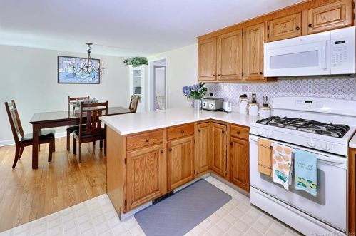 14 Buttonball Trl, Norwalk CT 06851-2804 exterior