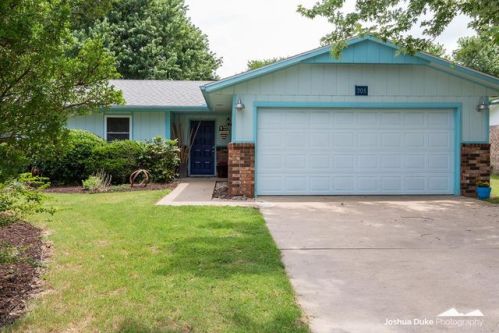 701 Andy St, Springdale, AR 72762-3852