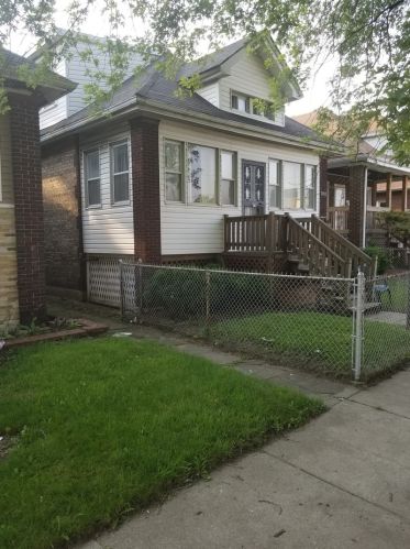 8023 Ridgeland Ave, Chicago, IL 60617-1063