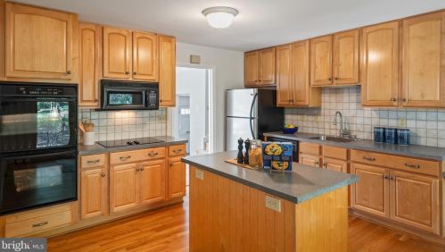 11814 Coldstream Dr, Rockville MD 20854-3620 exterior