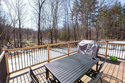 8 Foxglove Ter, Concord NH 03303-3419 exterior