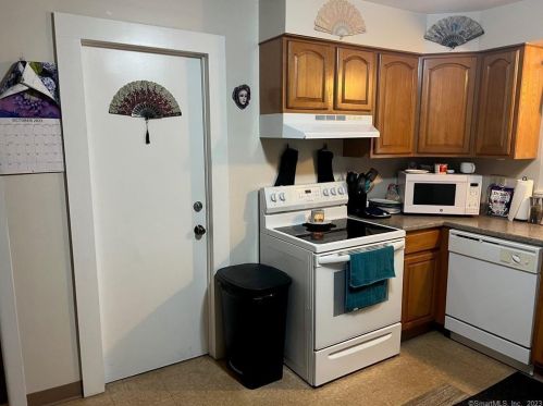 99 School St, Killingly CT 06239-3022 exterior