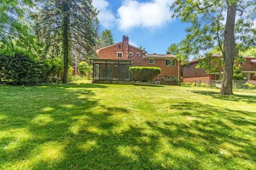 699 Fruithurst Dr, Pittsburgh PA 15228-2534 exterior