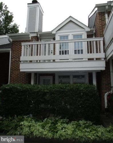 2618 Arlington Mill Dr, Arlington, VA 22206-4059