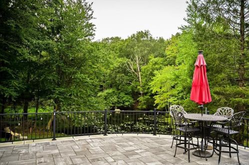 37 Walnut Hill Rd, Ridgefield CT  06877-2906 exterior