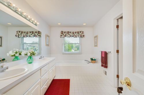 16820 Renee Dr, Macomb Township MI 48042-2324 exterior