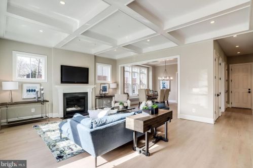 2733 1 St, Arlington VA 22203-2639 exterior