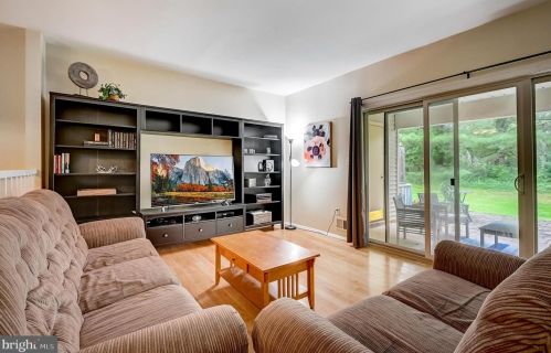 15 Pagoda Ct, Trenton NJ 08648-4830 exterior