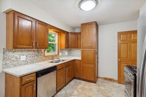 1905 Eldon St, Grand Rapids MI 49525-1549 exterior