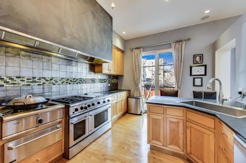 1453 Belden Ave, Chicago IL 60647-3220 exterior