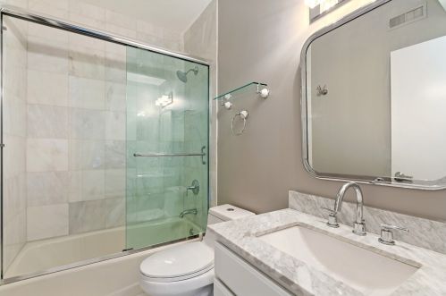 1701 Diversey Pkwy, Chicago IL 60614-1010 exterior