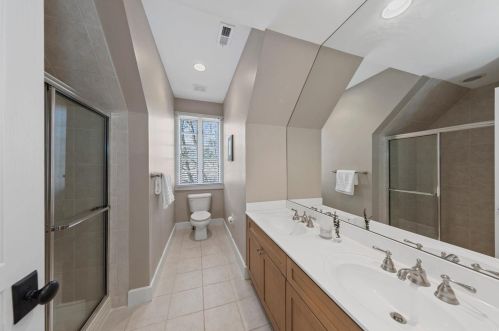 2332 Divot Dr, Saint Louis MO 63131-3240 exterior