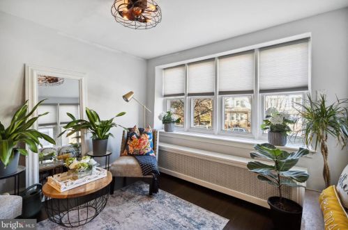 6107 6th St, Philadelphia, PA 19120-1320