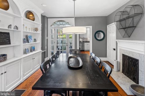 337 6th St, Philadelphia PA  19106-4138 exterior