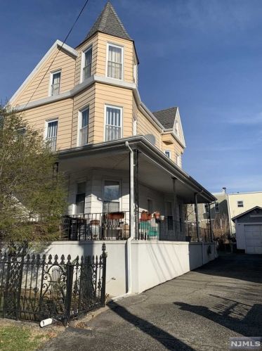 427 Sherman Pl, Fairview NJ  07022-1818 exterior