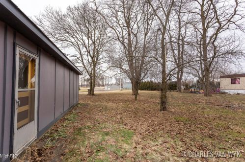 305 Jones St, Grant MI 49327-9143 exterior