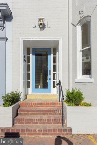 803 Cameron St, Alexandria VA  22314-2410 exterior