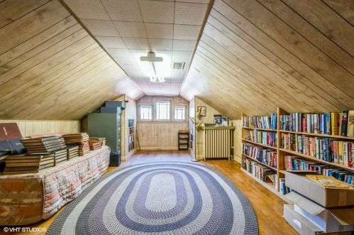 2647 Coyle Ave, Chicago IL 60645-3212 exterior