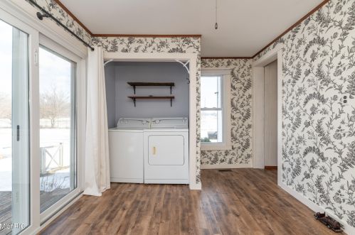 1104 Hoffman St, Three Rivers MI 49093-1017 exterior