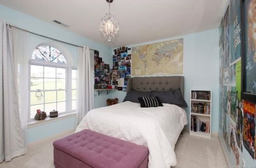 16 Highland Ave, Ellington CT 06029-3796 exterior