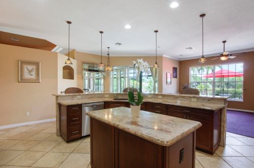 2718 Eagle Dr, Fort Pierce FL 34984-8913 exterior