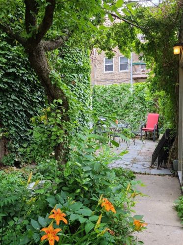 913 Agatite Ave, Chicago IL 60640-6081 exterior