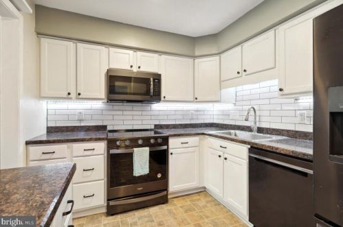 54 Orch Ct, Limerick PA 19468-2913 exterior