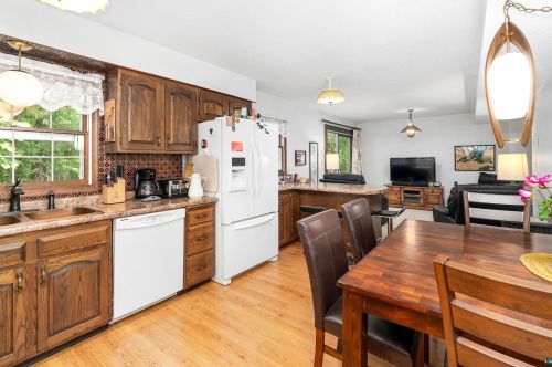 1802 Valhalla Dr, Duluth MN 55811-2226 exterior