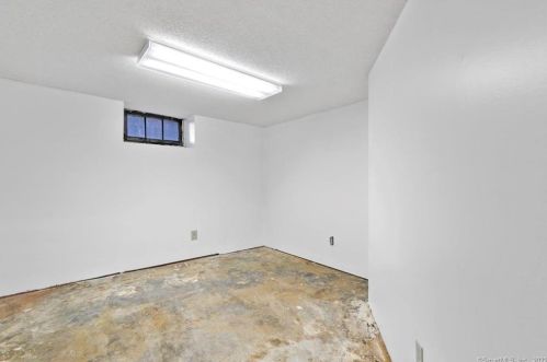 458 Main St, Meriden CT 06451-5090 exterior